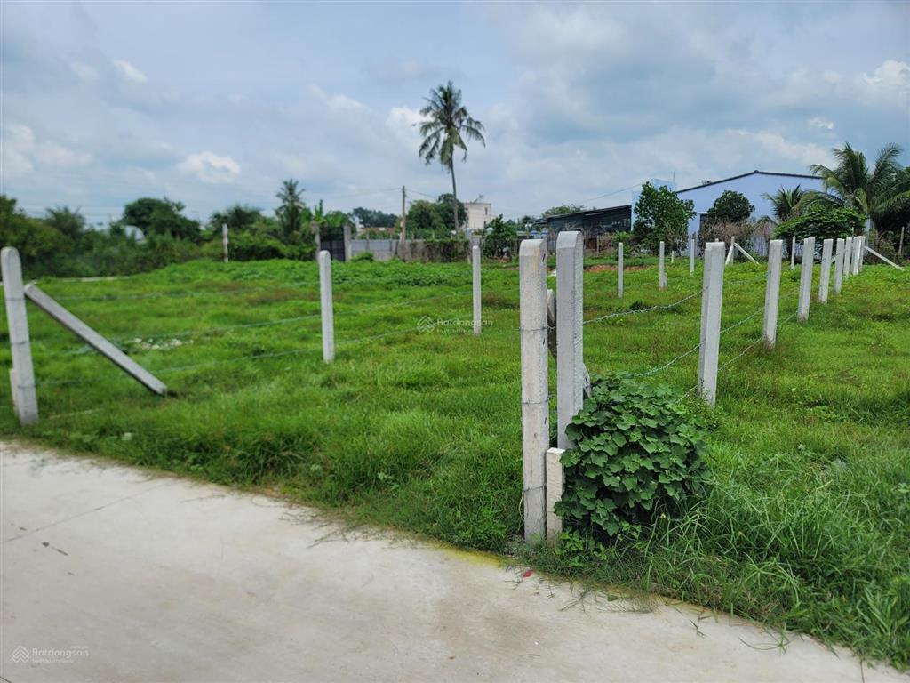 Cần bán lô đất diện tích 120m2 ( thổ cư 106m2). khu dân cư hiện hữu, thuận tiện xây nhà trọ ...