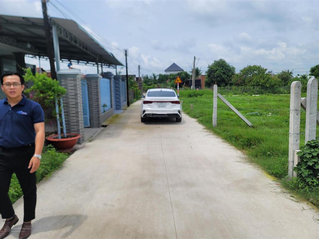 Cần bán lô đất diện tích 120m2 ( thổ cư 106m2). khu dân cư hiện hữu, thuận tiện xây nhà trọ ...