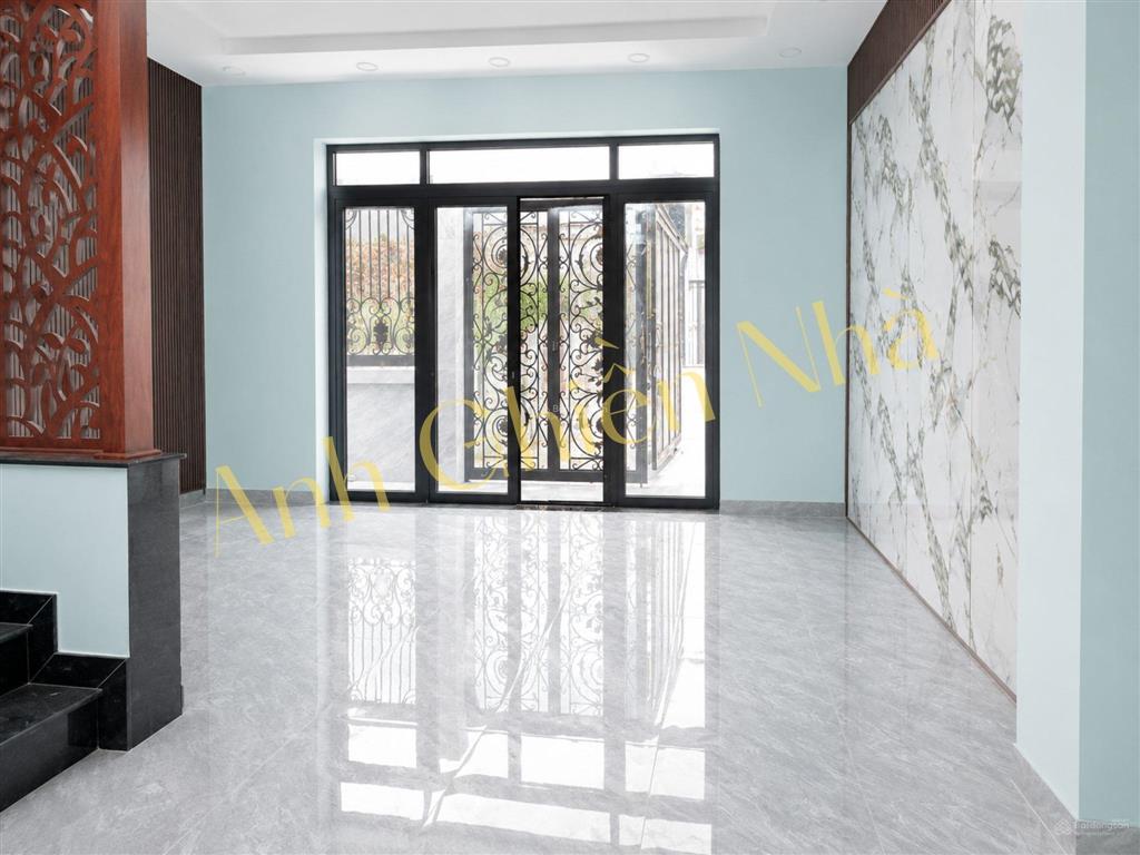 Nhà tân cổ điển xây mới! 4 tầng ngang 6m  cạnh phạm văn đồng đoạn chợ hiệp bình