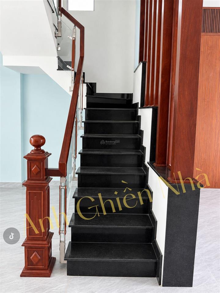 Nhà tân cổ điển xây mới! 4 tầng ngang 6m  cạnh phạm văn đồng đoạn chợ hiệp bình