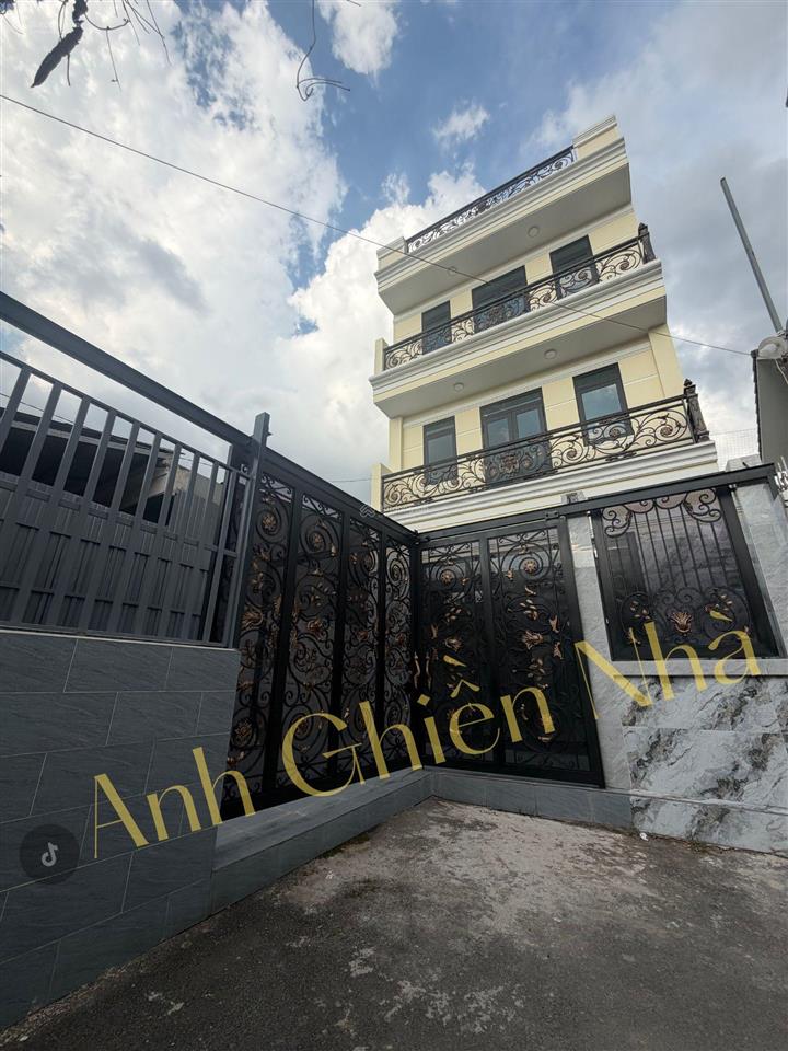 Nhà tân cổ điển xây mới! 4 tầng ngang 6m  cạnh phạm văn đồng đoạn chợ hiệp bình