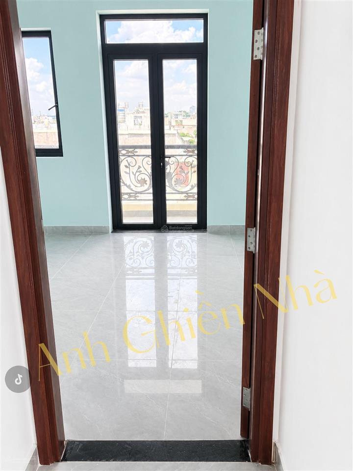 Nhà tân cổ điển xây mới! 4 tầng ngang 6m  cạnh phạm văn đồng đoạn chợ hiệp bình