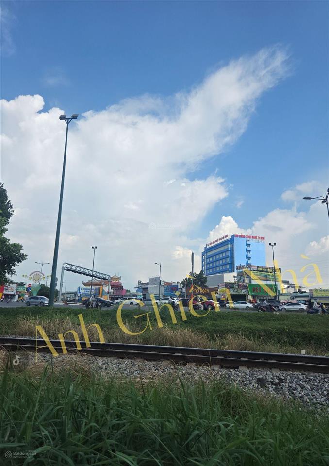 Đất 60m2  đường 6m cách trục đường chính 30m  xây dựng tự do hsxd 4.0  ngay nút giao linh đông