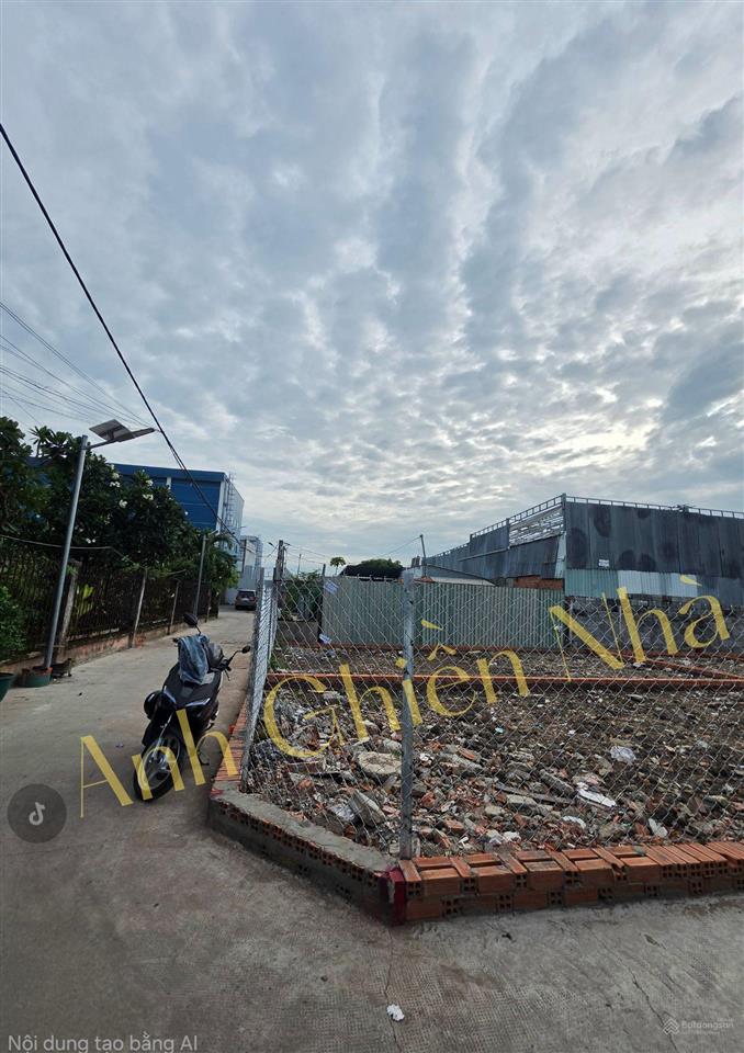 Cần bán gấp! lô góc thoáng  mặt tiền rộng 5.6m  đường nhựa xe hơi quay đầu  cạnh vạn phúc city