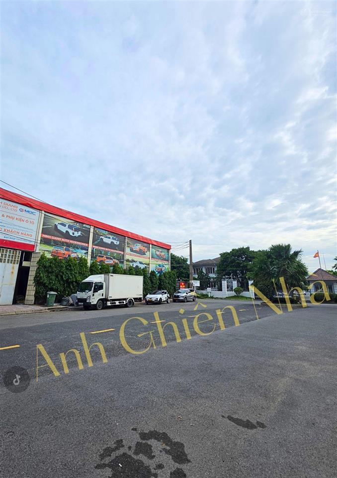 Cần bán gấp! lô góc thoáng  mặt tiền rộng 5.6m  đường nhựa xe hơi quay đầu  cạnh vạn phúc city