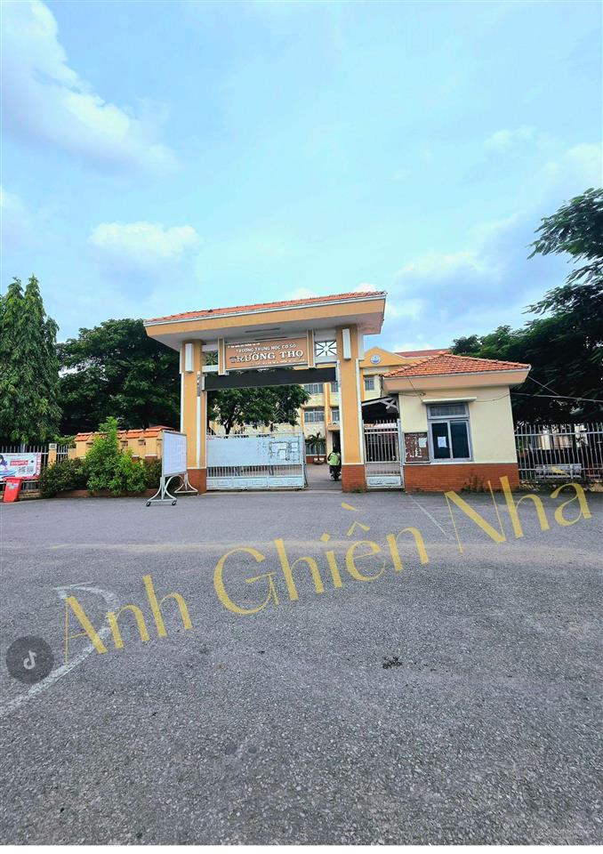 Bán đất tặng trọ! 61m2  ngang 4.5m  đường nhựa xe hơi quay đầu  ngay trung tâm thủ đức