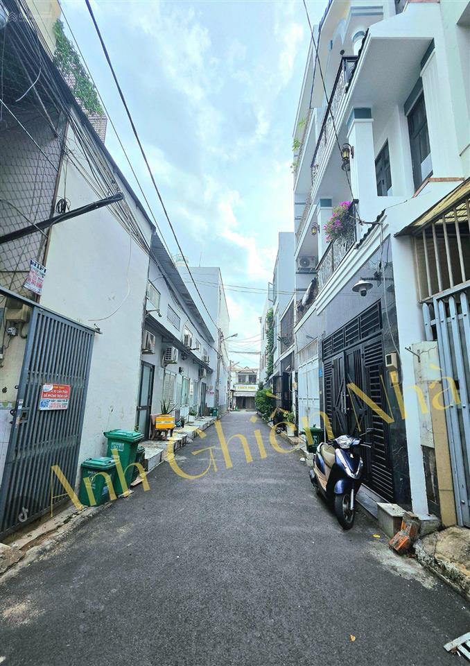 Bán đất tặng trọ! 61m2  ngang 4.5m  đường nhựa xe hơi quay đầu  ngay trung tâm thủ đức