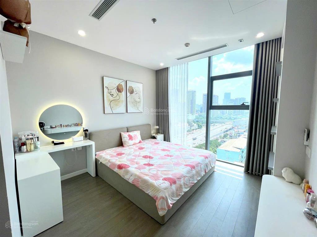 Cực rẻ, gia đình chuyển công tác cần bán gấp căn hộ 3 ngủtầng trungnhà đẹpchủ thiện chí the zei