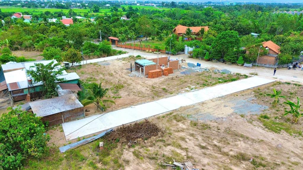 Chính chủ bán lô đất nền tây nha trang  giá chỉ 720 triệu sổ sẵn, full thổ cư