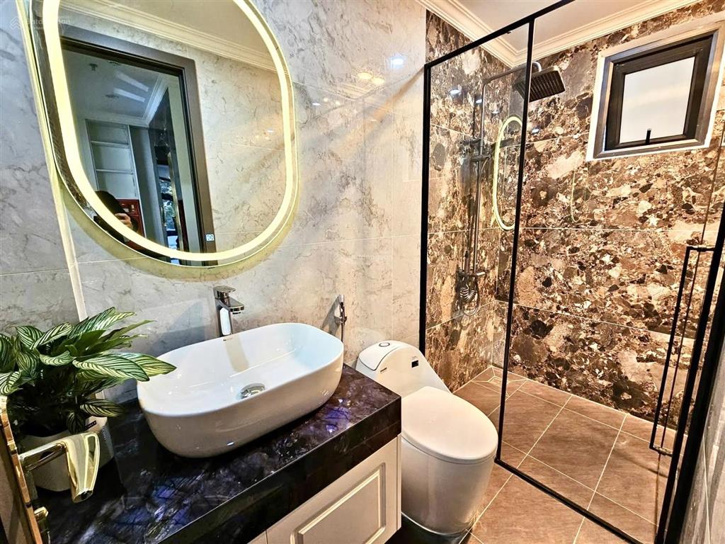 Mặt phố đại la  kinh doanh  40m x 7 tầng thang máy  nội thất âu châu  vỉa hè  giá 28.6 tỷ