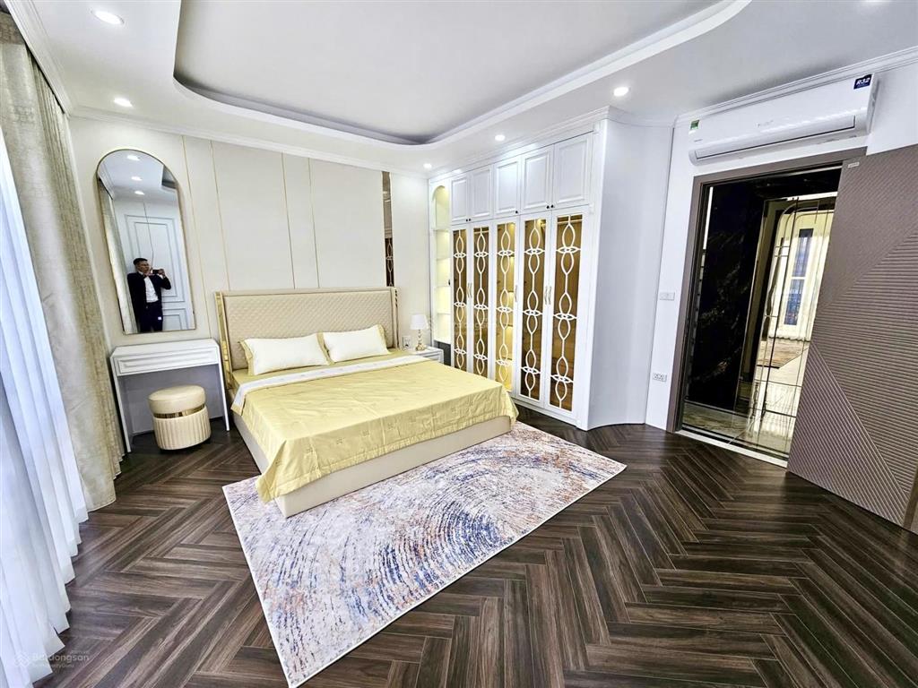 Mặt phố đại la  kinh doanh  40m x 7 tầng thang máy  nội thất âu châu  vỉa hè  giá 28.6 tỷ