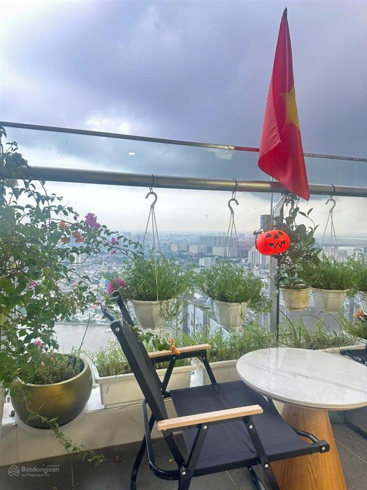 Bán penthouse 4pn 3wc 300m2  view sông