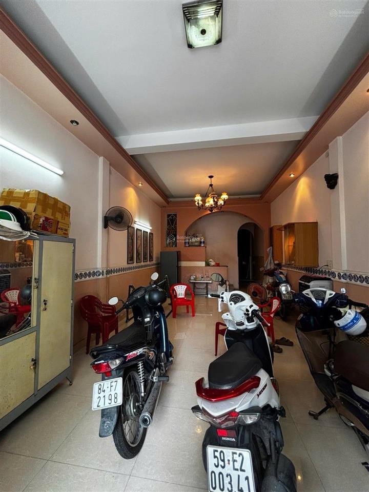 Quá rẻ. nhà mặt tiền giá chỉ 8.x tỷ, bán nhà mặt tiền kdc bùi minh trực, gần bến xe quận 8