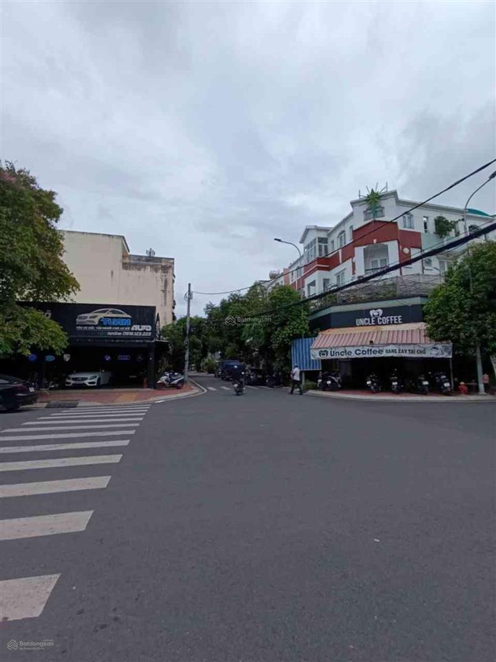Bán lô góc mặt tiền kinh doanh, 4 tầng50tr/tháng, đường cao lỗ, quận 8. đối diện parcmall