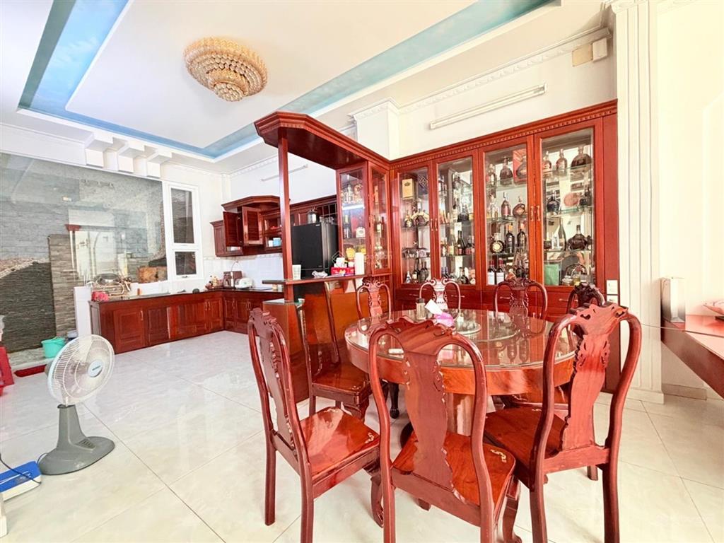 Bán nhà mặt tiền 120m2(6x20), 4 tầng, khu dân trí cao, an ninh, đường tạ quang bửu, quận 8