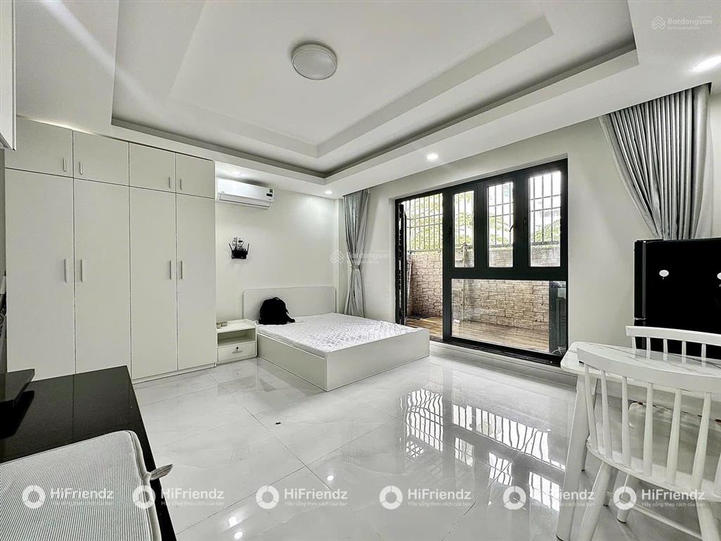 Căn hộ cao cấp, ban công, gần trung tâm