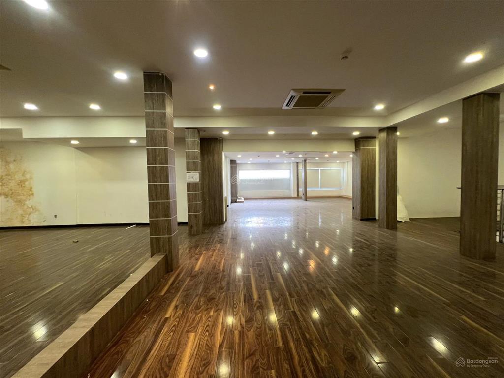 Cho thuê nhà mặt tiền nguyễn thị minh khai (ngang 8m), quận 3