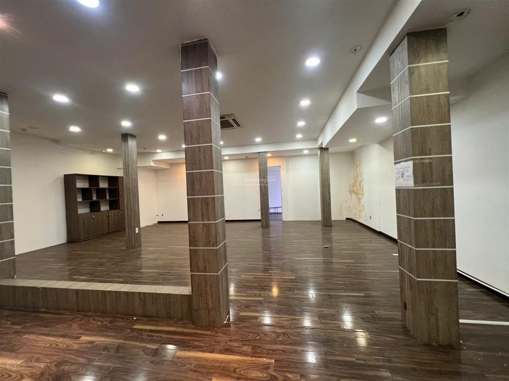 Cho thuê nhà mặt tiền nguyễn thị minh khai (ngang 8m), quận 3