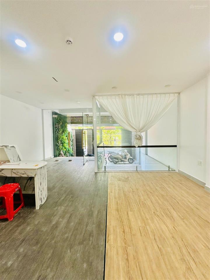 Cho thuê tòa nhà trường sa (6x17m)  thang máy  pccc, phù hợp làm spa, quận bình thạnh