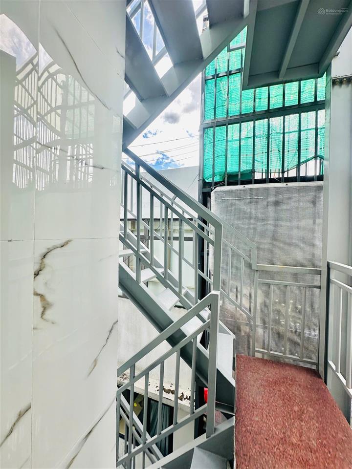 Cho thuê tòa nhà trường sa (6x17m)  thang máy  pccc, phù hợp làm spa, quận bình thạnh