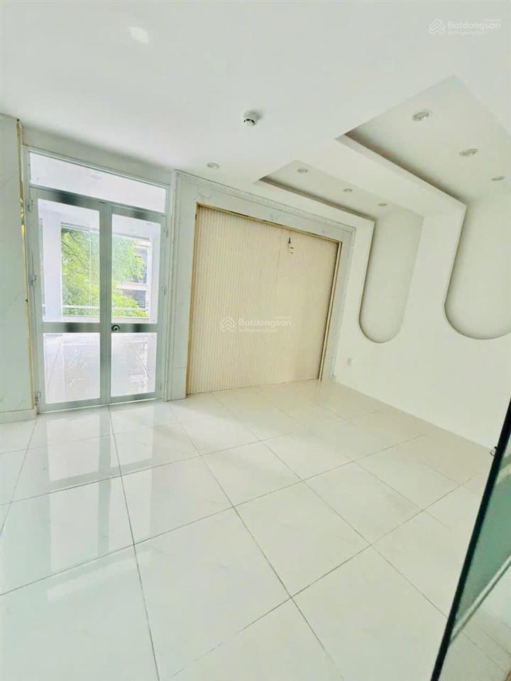 Cho thuê tòa nhà góc 2 mặt tiền k300 (792m2)  văn phòng, spa, quận tân bình