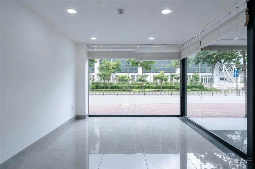 Cho thuê tòa nhà lý thường kiệt (900m), thang máy pccc, quận 10