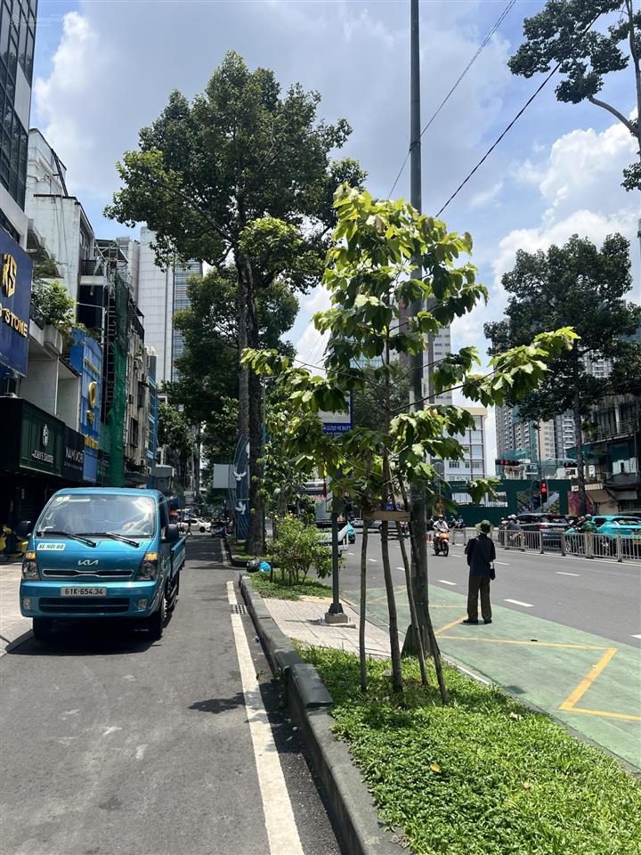Cho thuê tòa nhà trần hưng đạo (397,8m2), thang máy riêng từng tầng, quận 1
