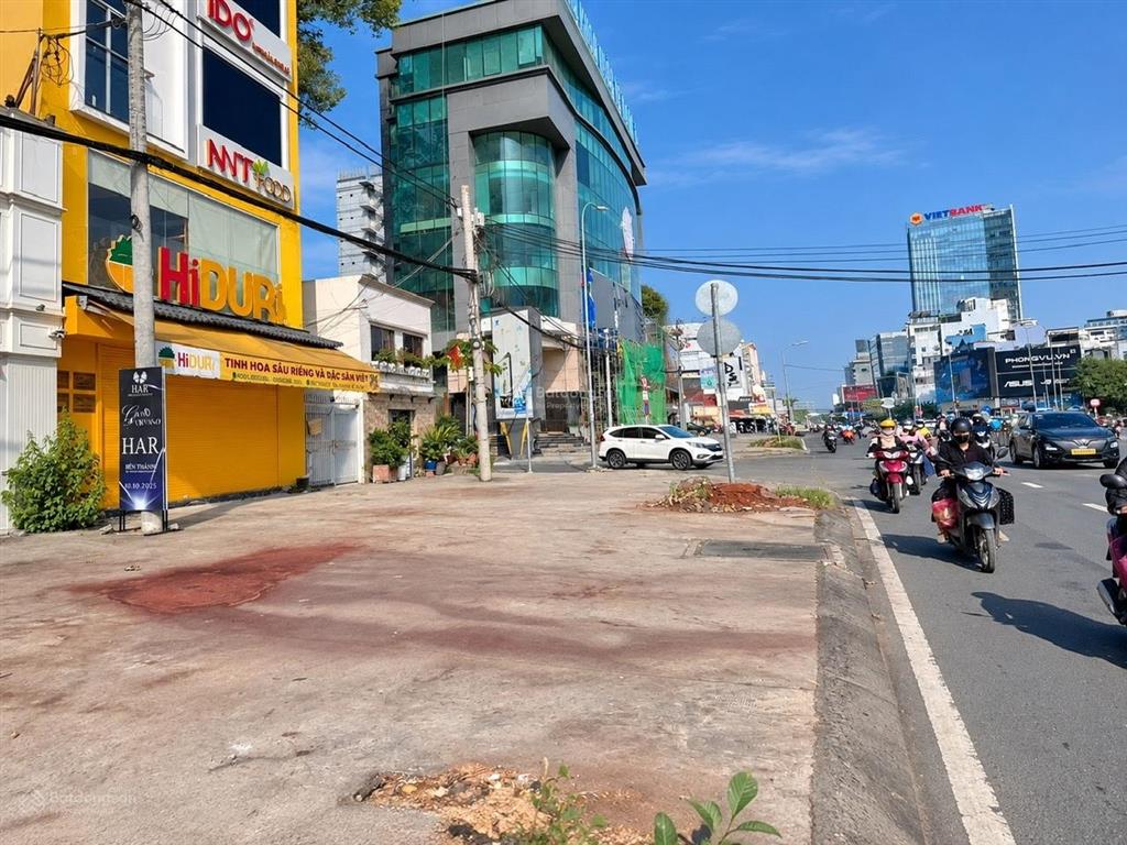 Cho thuê nhà mặt tiền cách mạng tháng 8 (192m), gần vòng xoay phù đổng, quận 1