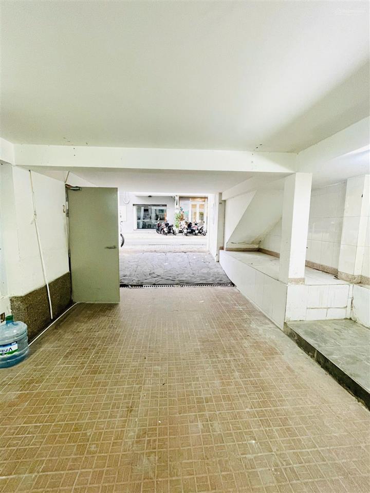Cho thuê nhà góc 2mt hoa lan (800m), full trang thiết bị  thang máy pccc, quận phú nhuận