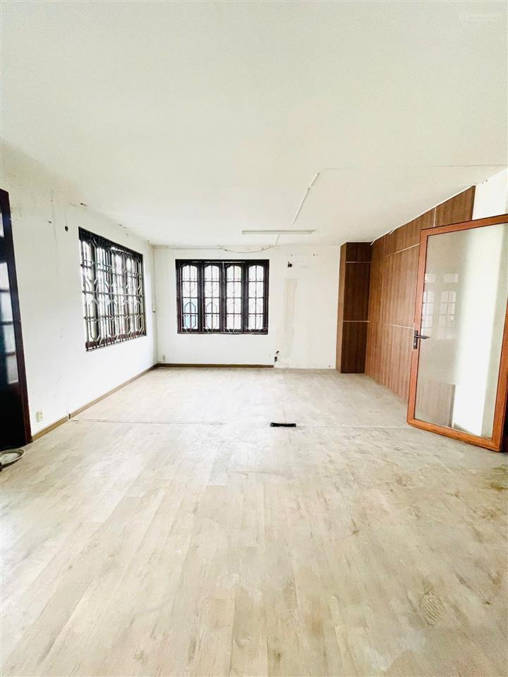 Cho thuê nhà góc 2mt hoa lan (800m), full trang thiết bị  thang máy pccc, quận phú nhuận