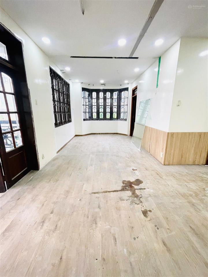 Cho thuê nhà góc 2mt hoa lan (800m), full trang thiết bị  thang máy pccc, quận phú nhuận