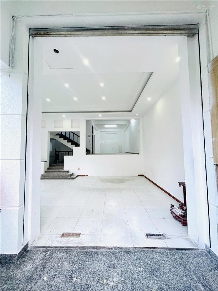 Cho thuê nhà góc 2mt hoa lan (800m), full trang thiết bị  thang máy pccc, quận phú nhuận
