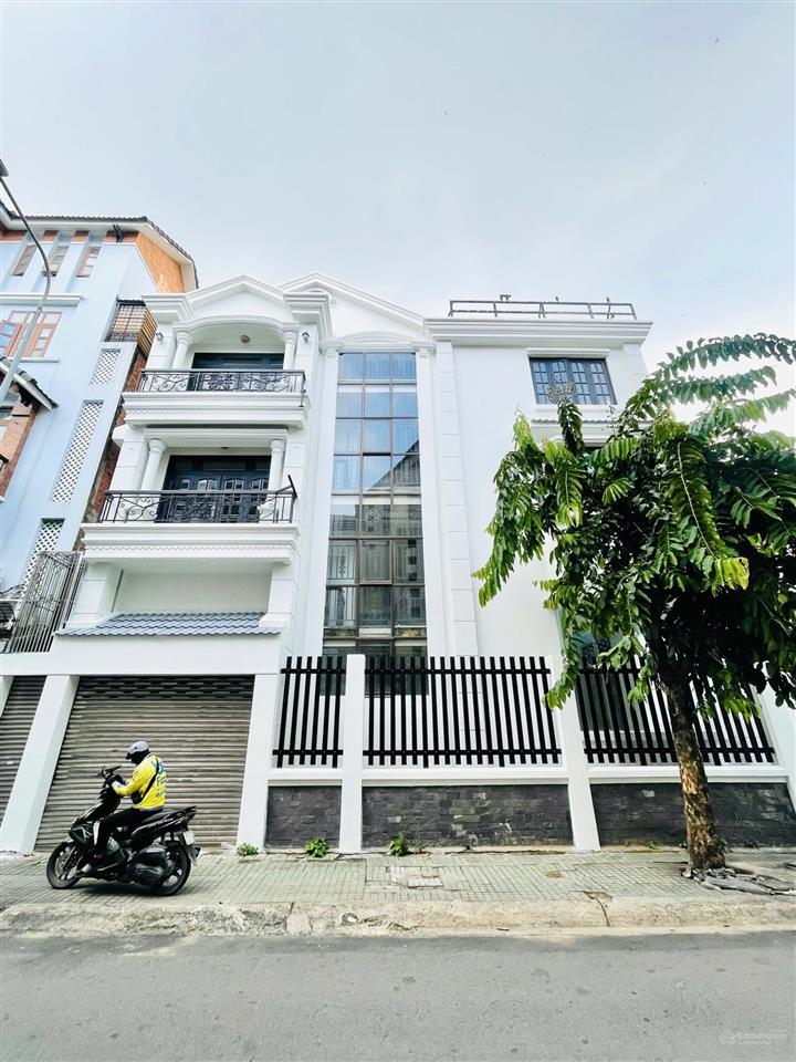 Cho thuê nhà góc 2mt hoa lan (800m), full trang thiết bị  thang máy pccc, quận phú nhuận