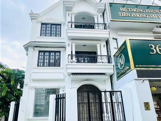 Cho thuê nhà góc 2mt hoa lan (800m), full trang thiết bị  thang máy pccc, quận phú nhuận