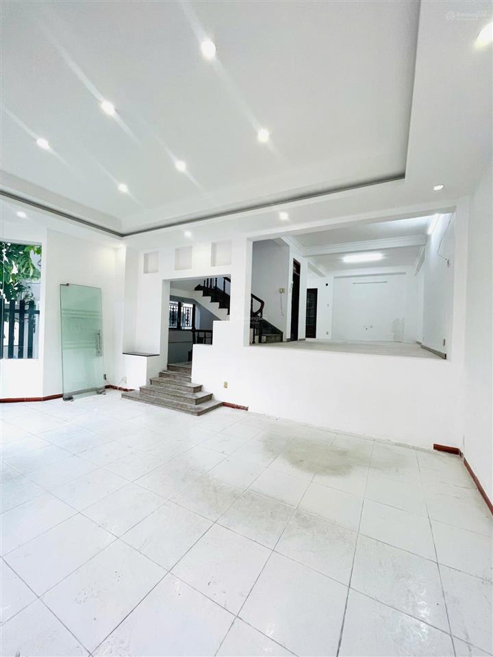 Cho thuê nhà góc 2mt hoa lan (800m), full trang thiết bị  thang máy pccc, quận phú nhuận