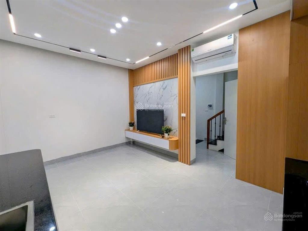 Nhà đẹp giáp bát  32m2  5 tầng  mặt tiền khủng  ô tô đỗ cửa  kinh doanh  gần phố