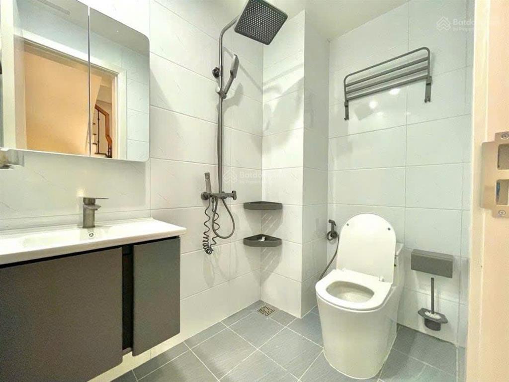 Nhà đẹp giáp bát  32m2  5 tầng  mặt tiền khủng  ô tô đỗ cửa  kinh doanh  gần phố