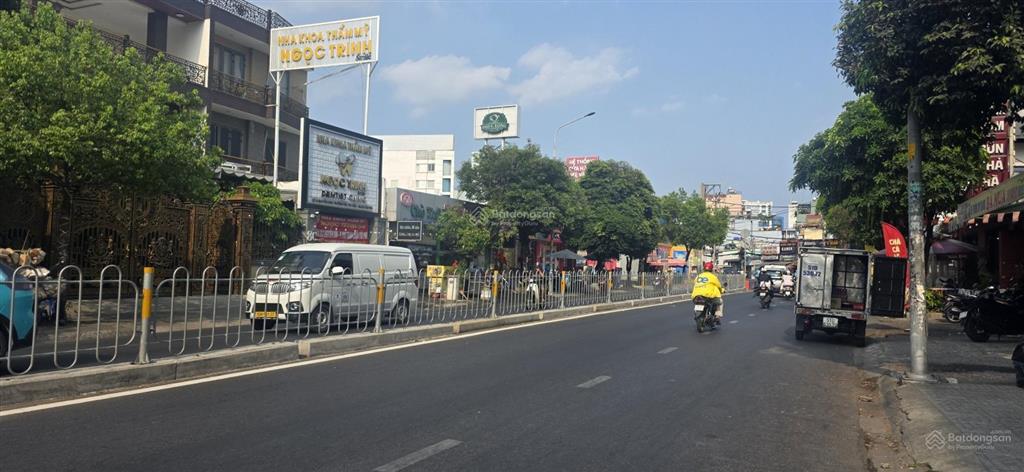Bán lô đất dt 718m2 full thổ cư nở hậu tài lọc tặng nhà 3 tầng ngay khu tên lửa giá nhỉnh 34 tỷ