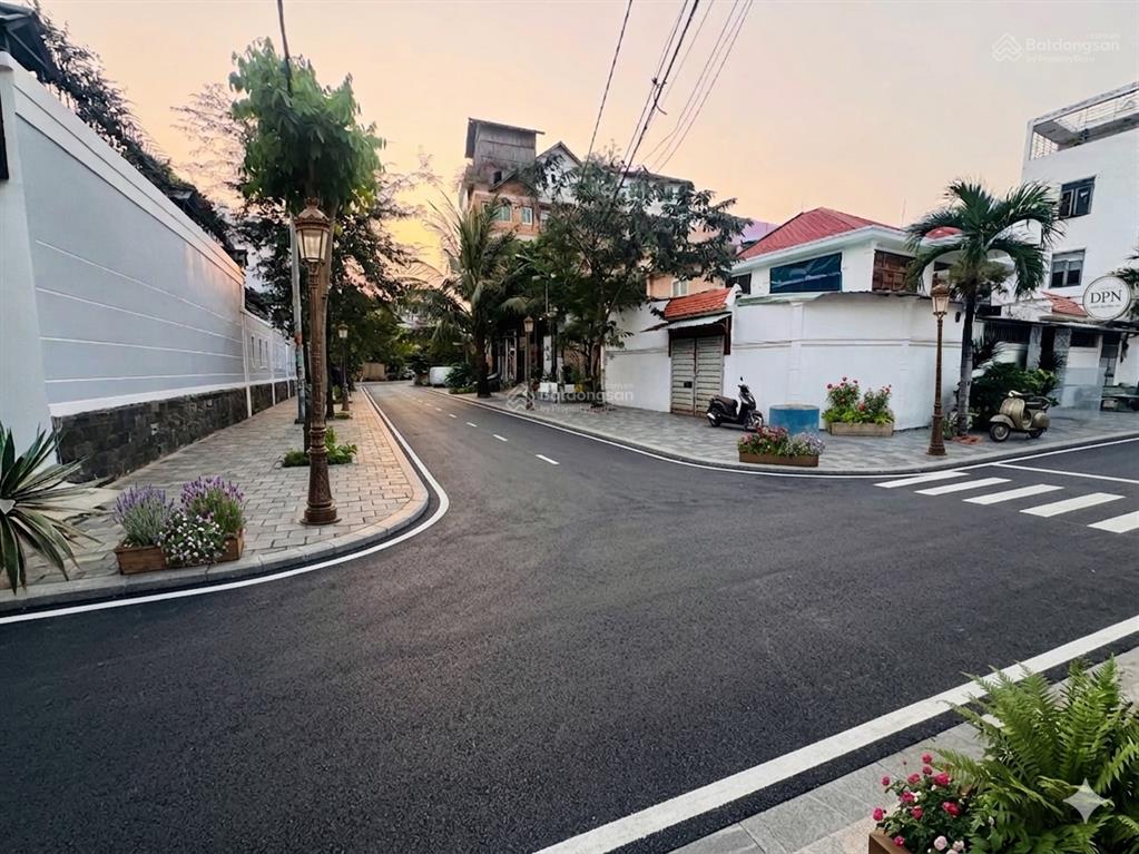 Gấp bán biệt thự dt 9.2m x 23m, 2 mặt tiền ngay hồ học lãm, khu nam hùng vương