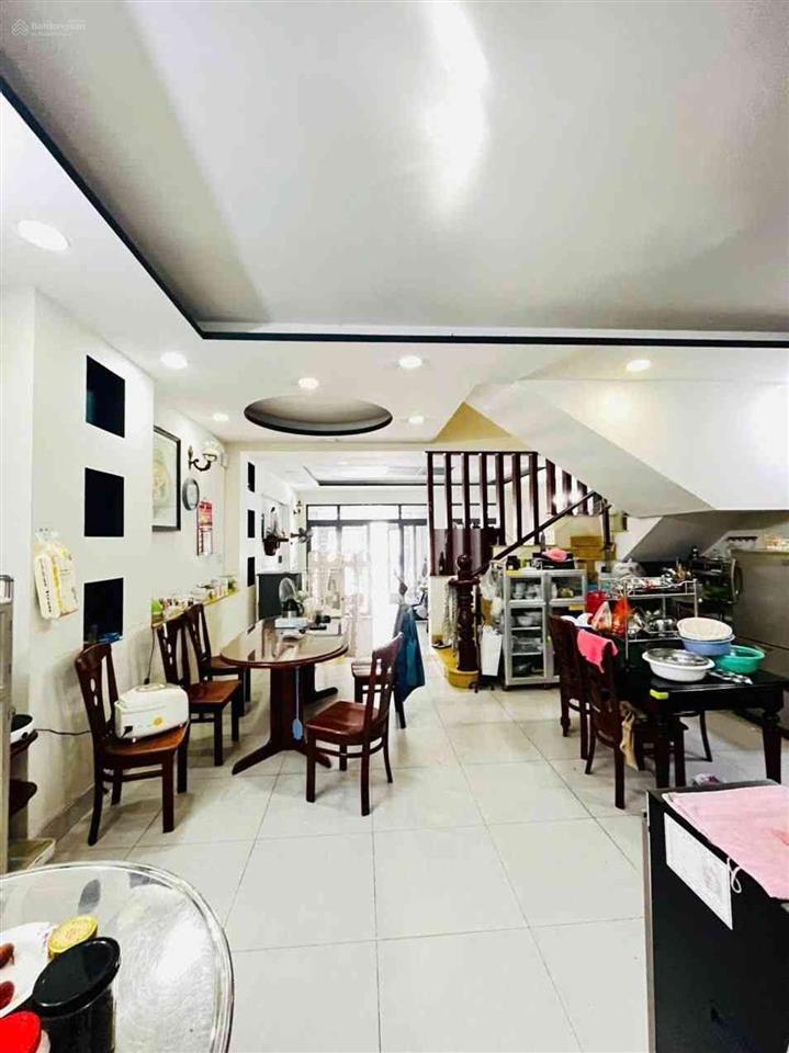 Gấp bán nhà ngang bề thế 5.5m đường 12m xe tải tránh ngay khu sầm uất nam hùng vương nhỉnh 6 tỷ
