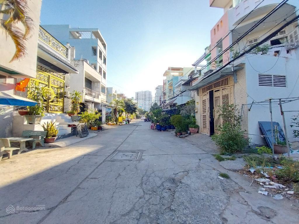 Gấp bán nhà ngang bề thế 5.5m đường 12m xe tải tránh ngay khu sầm uất nam hùng vương nhỉnh 6 tỷ