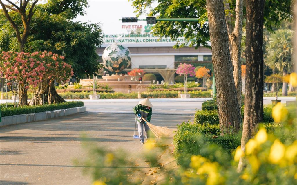 Bán shophouse trung tâm the royal  five star eco city