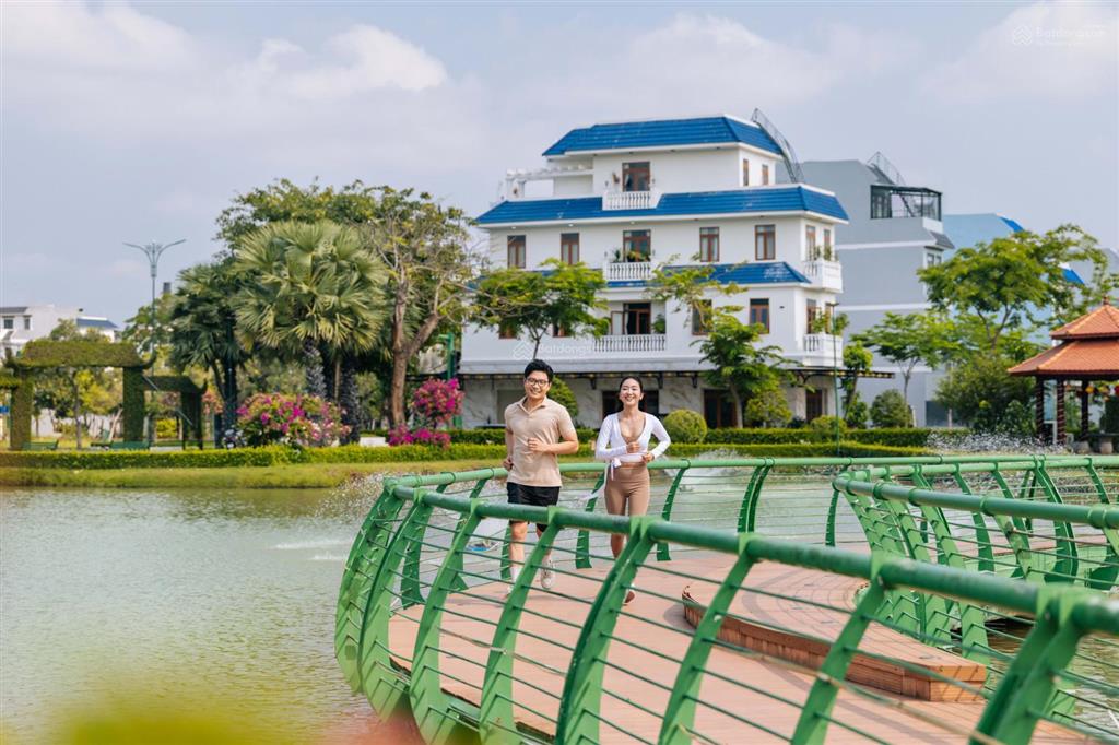 Shophouse trung tâm the royal  đón lượng khách từ cộng đồng cư dân hiện hữu