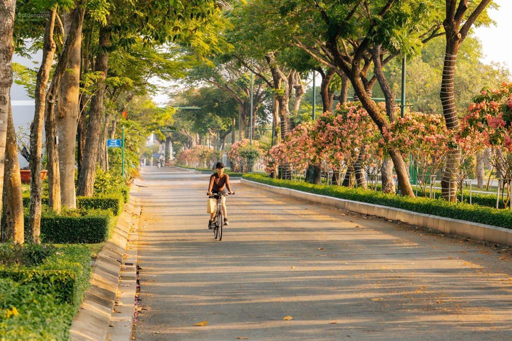 Shophouse trung tâm the royal  đón lượng khách từ cộng đồng cư dân hiện hữu