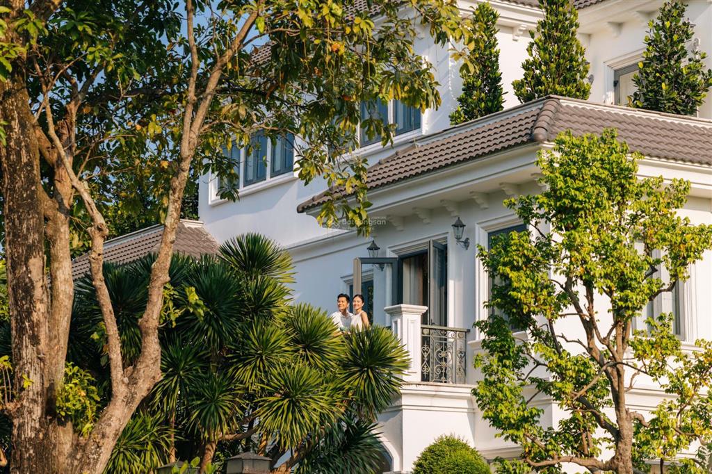 Shophouse trung tâm the royal  đón lượng khách từ cộng đồng cư dân hiện hữu