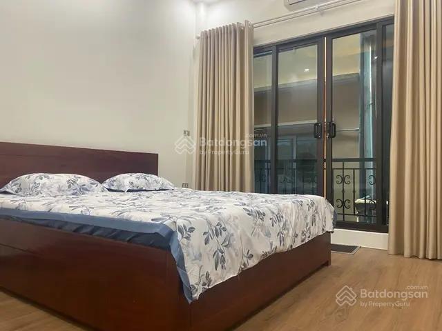 Bán nhanh nhà phố cầu giấy, dt 40 m2, 5 tầng, ô tô đỗ cửa, giá 12 tỷ.