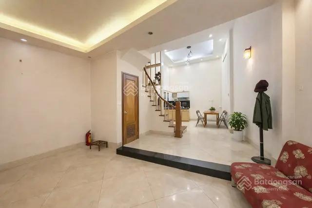 Cần bán nhà đường cầu giấy, dt 45 m², 5 tầng, full nội thất, giá nhỉnh 11 tỷ.