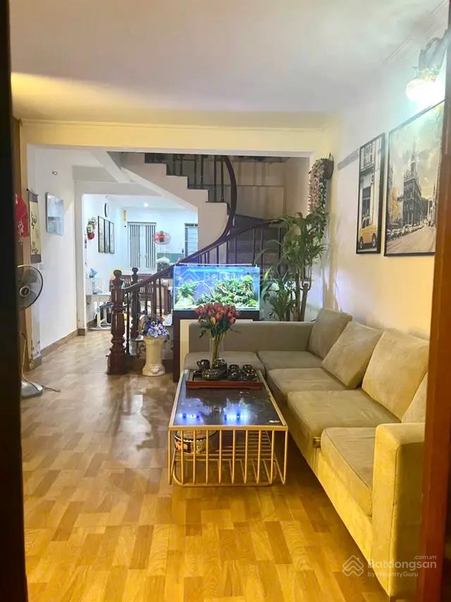 Bán căn nhà đường cầu giấy, dt 39 m2, 7 tầng, mặt tiền 4,6 m, thang máy, giá 12 tỷ.