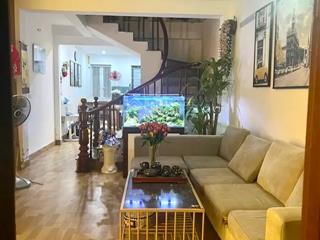 Bán căn nhà đường cầu giấy, dt 39 m2, 7 tầng, mặt tiền 4,6 m, thang máy, giá 12 tỷ.