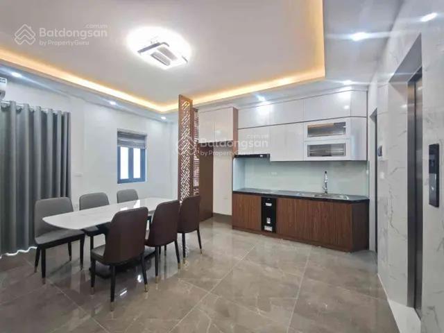 Bán căn nhà đường cầu giấy, dt 39 m2, 7 tầng, mặt tiền 4,6 m, thang máy, giá 12 tỷ.